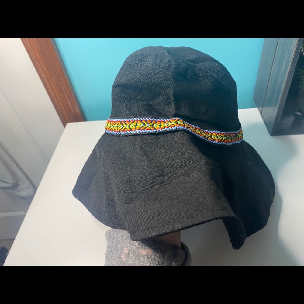 Black sun hat